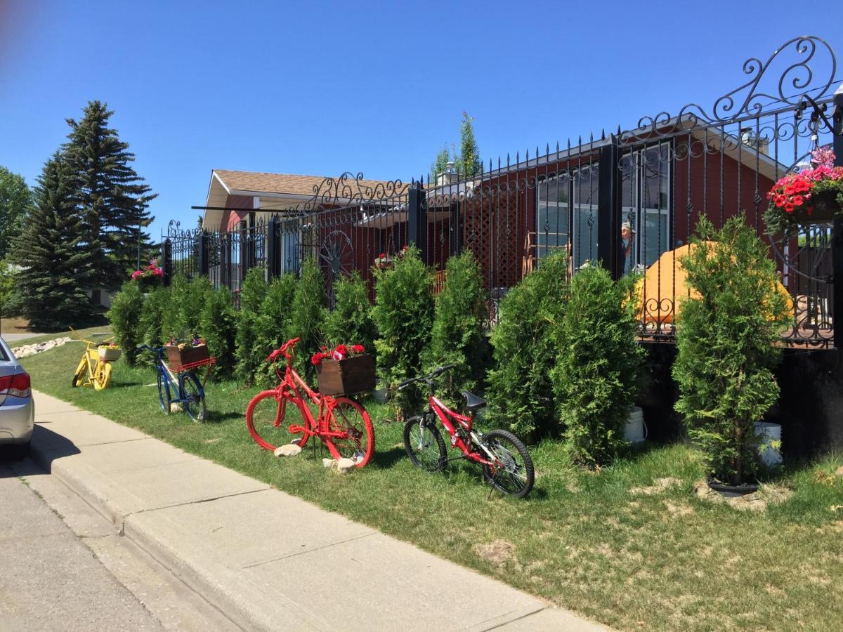 The Calgary Hub Hostel Style Home 외부 사진
