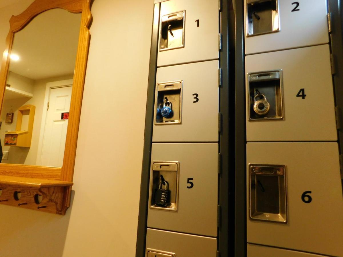 The Calgary Hub Hostel Style Home 외부 사진