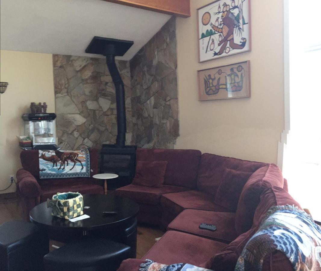 The Calgary Hub Hostel Style Home 외부 사진