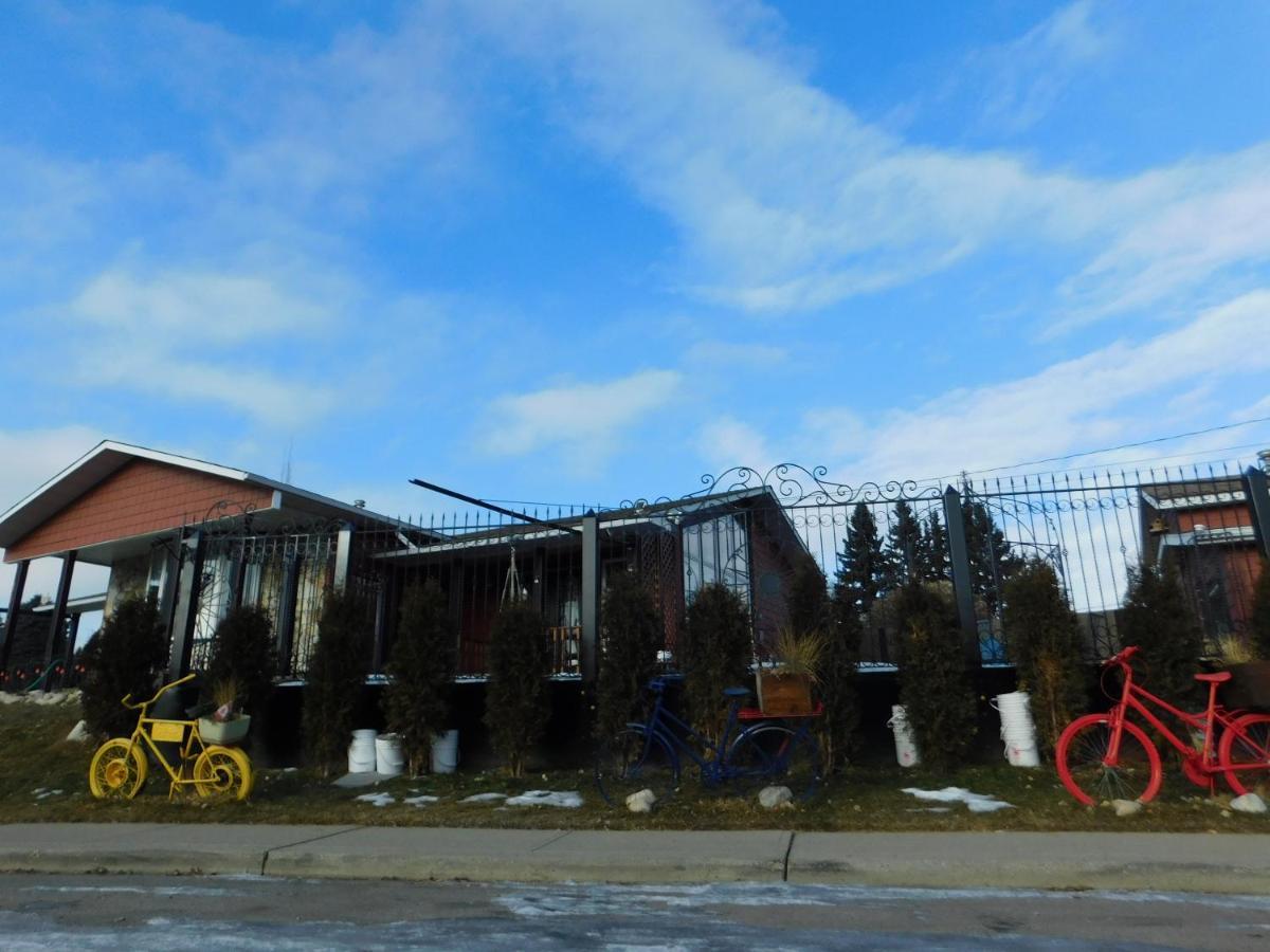The Calgary Hub Hostel Style Home 외부 사진