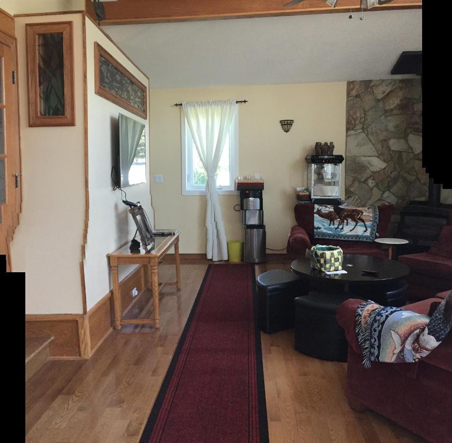 The Calgary Hub Hostel Style Home 외부 사진