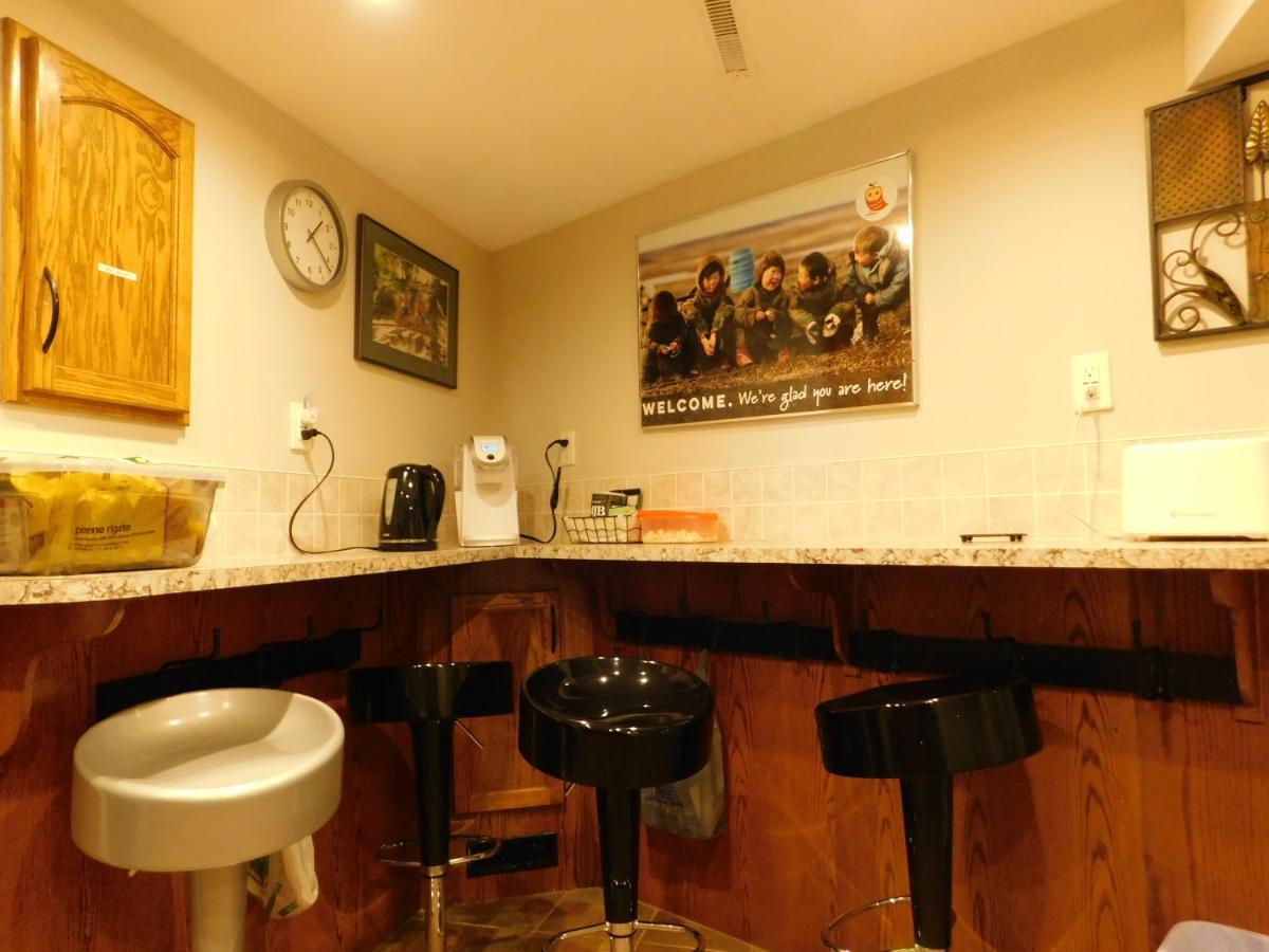 The Calgary Hub Hostel Style Home 외부 사진