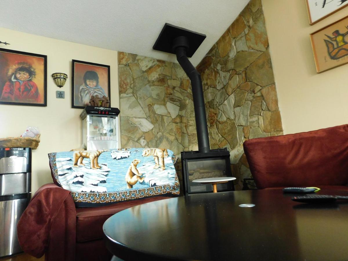 The Calgary Hub Hostel Style Home 외부 사진