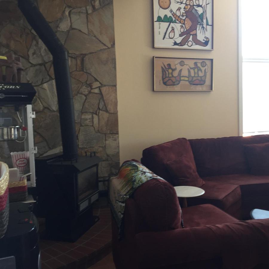 The Calgary Hub Hostel Style Home 외부 사진
