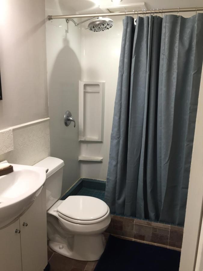 The Calgary Hub Hostel Style Home 외부 사진
