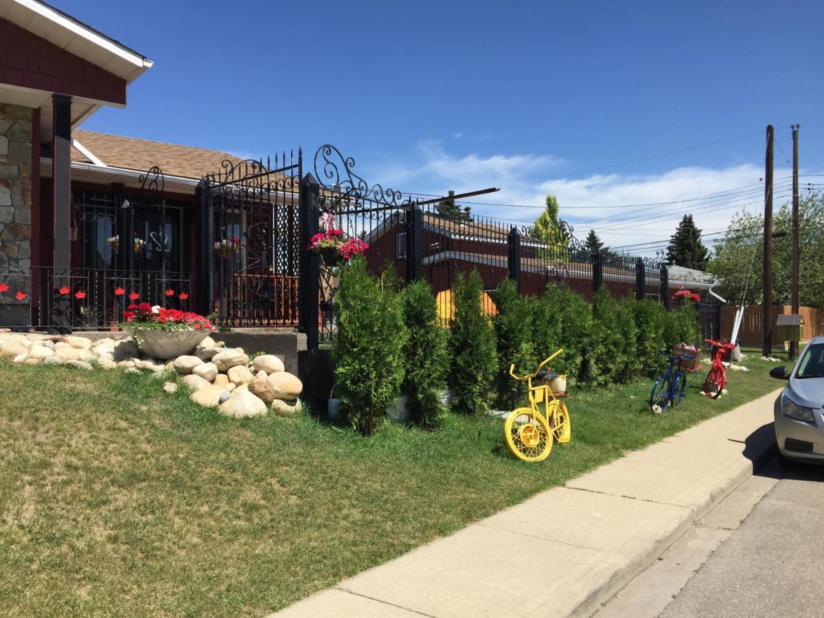 The Calgary Hub Hostel Style Home 외부 사진