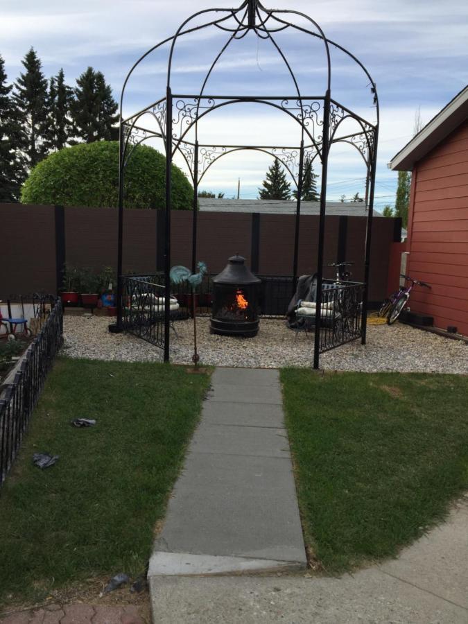 The Calgary Hub Hostel Style Home 외부 사진