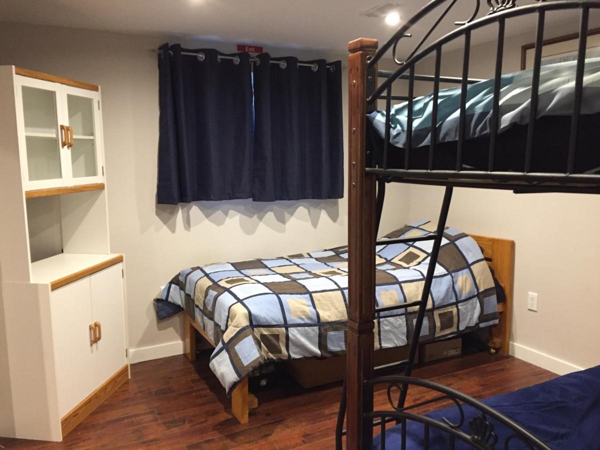 The Calgary Hub Hostel Style Home 외부 사진