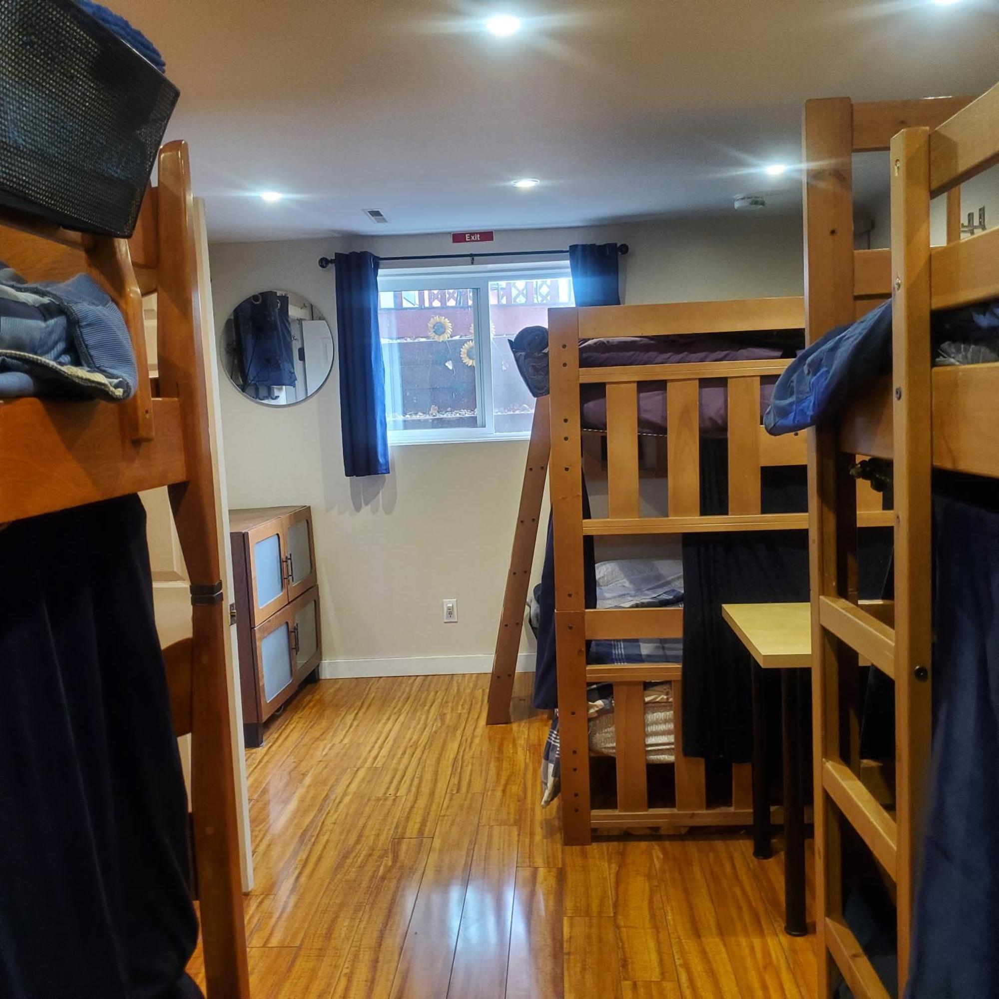 The Calgary Hub Hostel Style Home 외부 사진