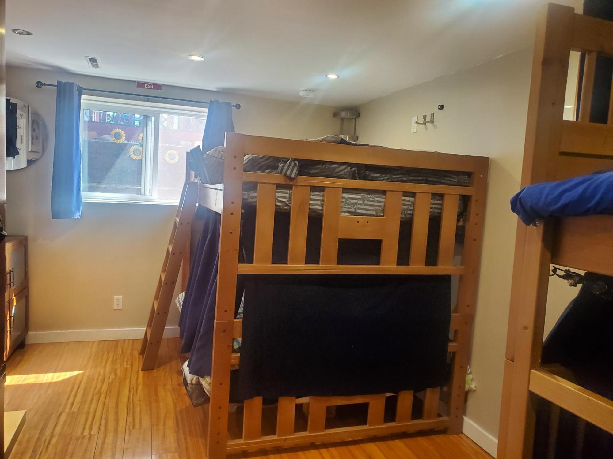 The Calgary Hub Hostel Style Home 외부 사진