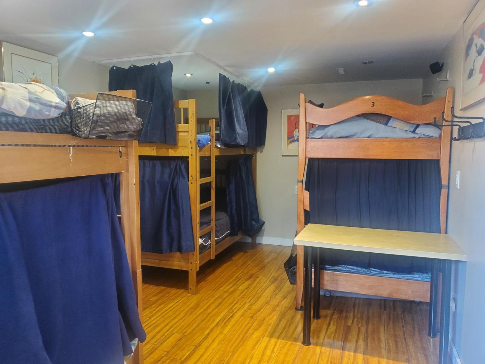 The Calgary Hub Hostel Style Home 외부 사진